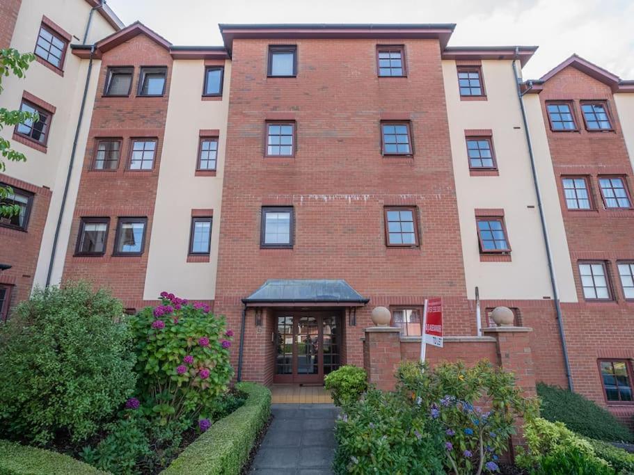 Luxury 2Bed 2Bath Flat In City Centre- Free Parking! Apartment Edinburgh Bagian luar foto